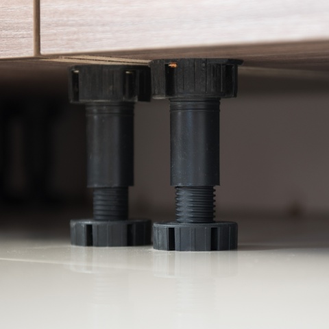 Nóżka meblowa kuchenna regulowana do cokołu h-150 Czarna