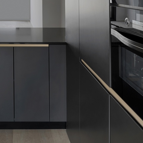 Profil górny GOLA L 3.9m do frontów bezuchwytowych - złoty