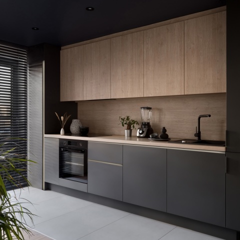 Profil pionowy boczny GOLA 2.35m do frontów bezuchwytowych - biały