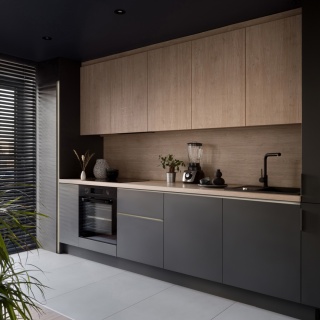 Profil pionowy boczny GOLA 2.55m do frontów bezuchwytowych - biały