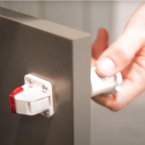 Zabezpieczenie blokada szafek REVALOCK EMUCA