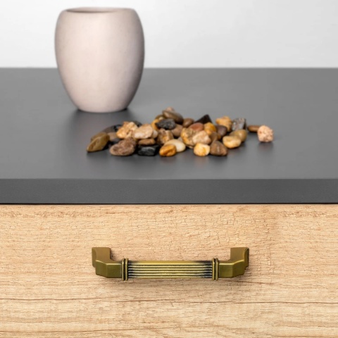 Uchwyt meblowy do szafek Bangkok rozstaw 96mm stare złoto EMUCA - 20 Sztuk