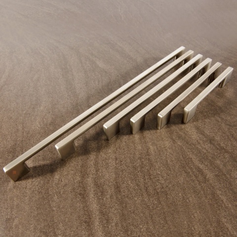 Uchwyt meblowy do szafek LCK-165 rozstaw 192mm Satyna LEBA