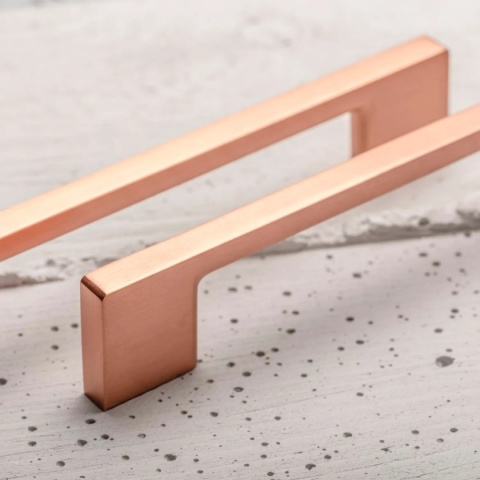 Uchwyt meblowy do szafek UZ-819 rozstaw 160mm Mosiądz GTV