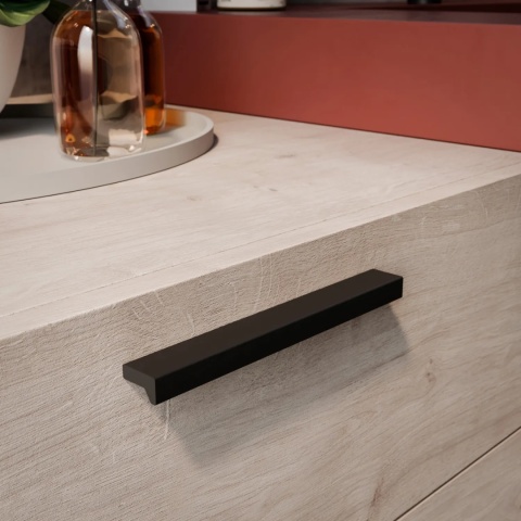 Uchwyt meblowy do szafek Xirivella rozstaw 96mm Czarny EMUCA - 25 Sztuk