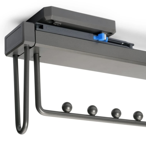 Wysuwany wieszak na ubrania do szafy QUARTZ Emuca - tytanowy