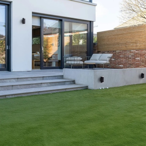 Kinkiet elewacyjny idealny do oświetlenia wejścia K-8204 z serii PRIMA