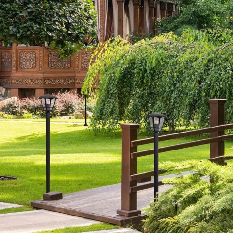 Klasyczna lampa ogrodowa w czarnym kolorze K-8202 z serii NAPOLI