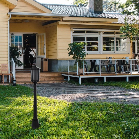 Niska lampa stojąca ogrodowa, w czarnym kolorze K-8212 z serii DETROIT