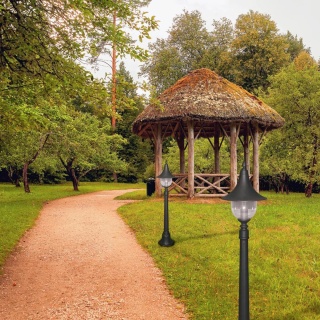 Niska zewnętrzna lampa stojąca K-8134 Czarna z serii BOSTON