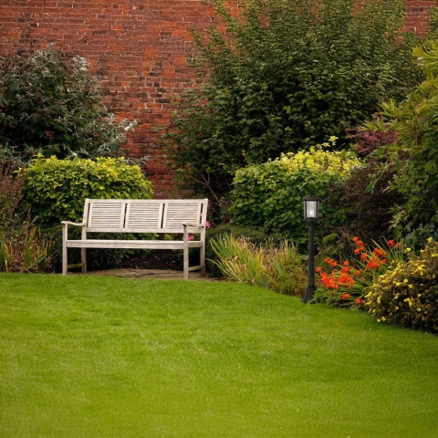 Ponadczasowa lampa stojąca ogrodowa, czarna K-8222 z serii MIAMI