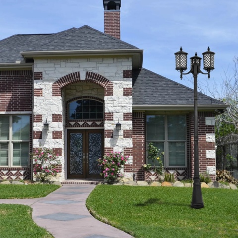 Wysoka lampa ogrodowa do oświetlenia alejek K-8218 z serii CHICAGO